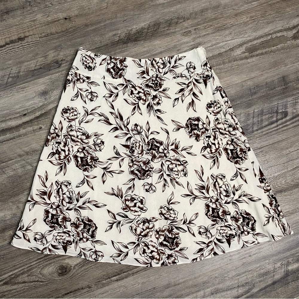 Ann Taylor Women’s 8 Petite Floral A-Line Knee Length Skirt White/ Brown - EUC